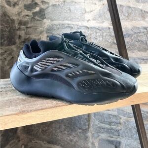 Adidas Yeezy Boost 700 V3 “Alvah” men’s size 7
